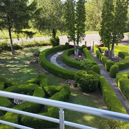 Πανσιόν Aleksa